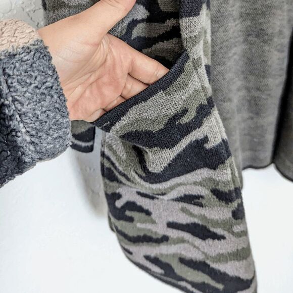 Women's Rachel Zoe Hooded Cardigan Sweater Green Black Camo Print Small Pockets - Picture 8 of 10